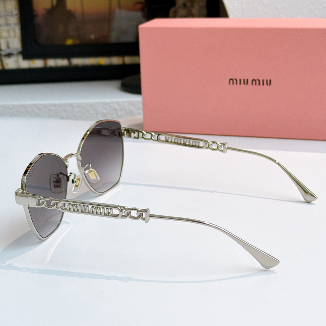 Miu Miu MIU M*