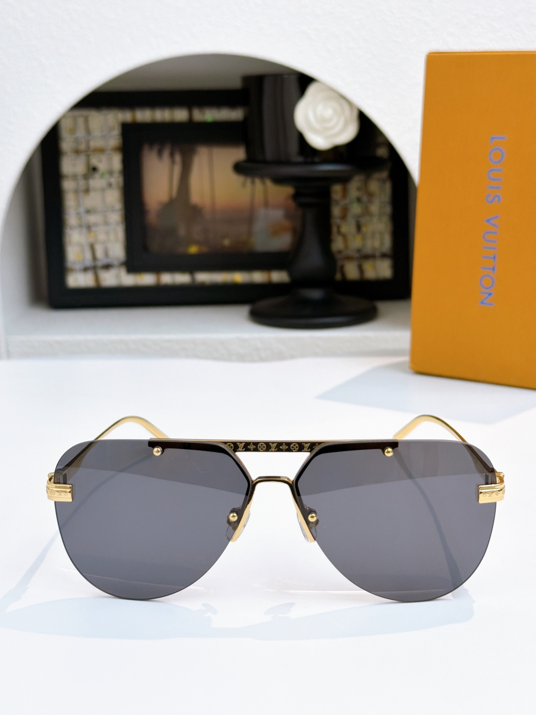 Louis Vuitton Sunglasses   LV 