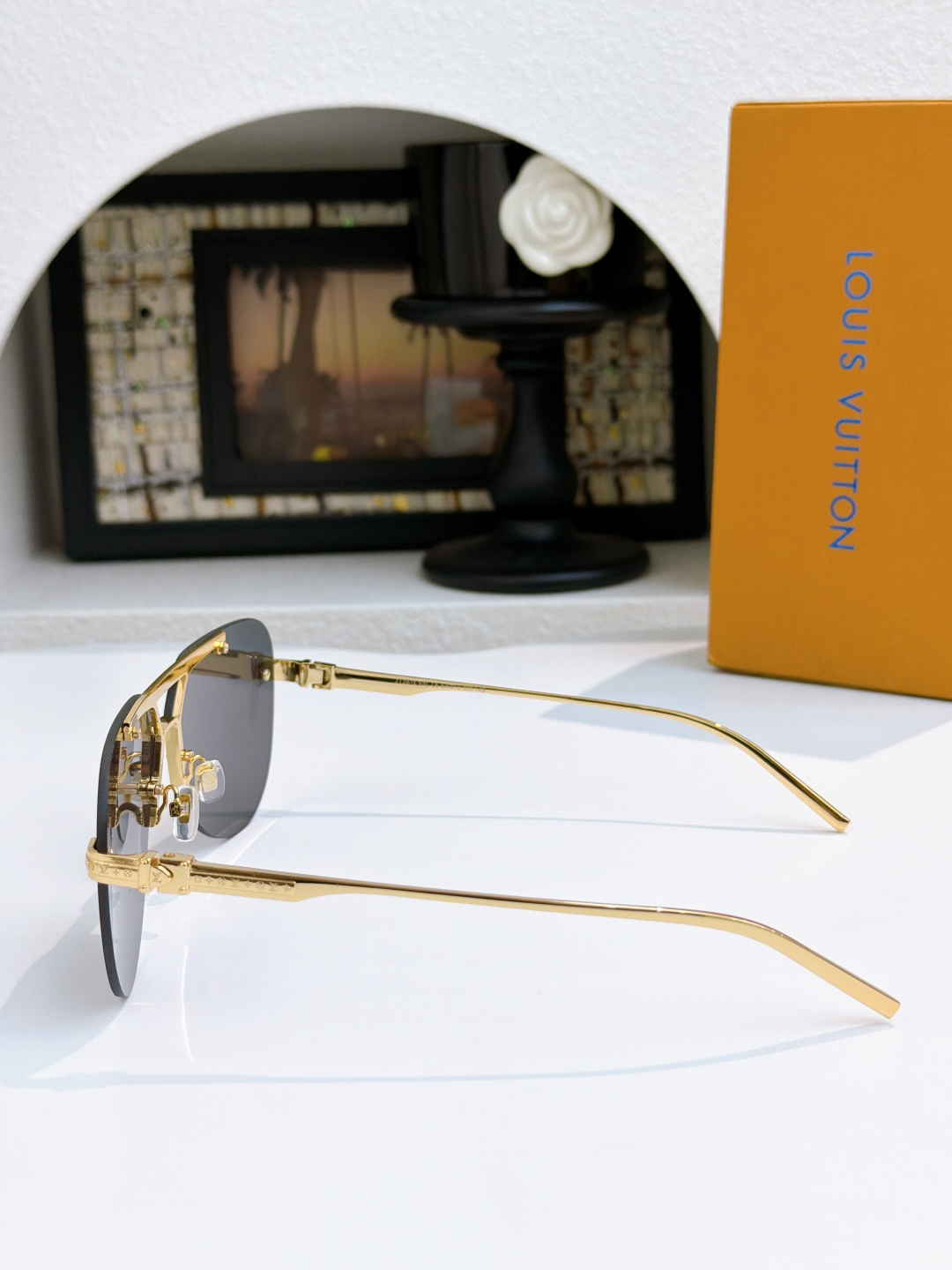 Louis Vuitton Sunglasses   LV 