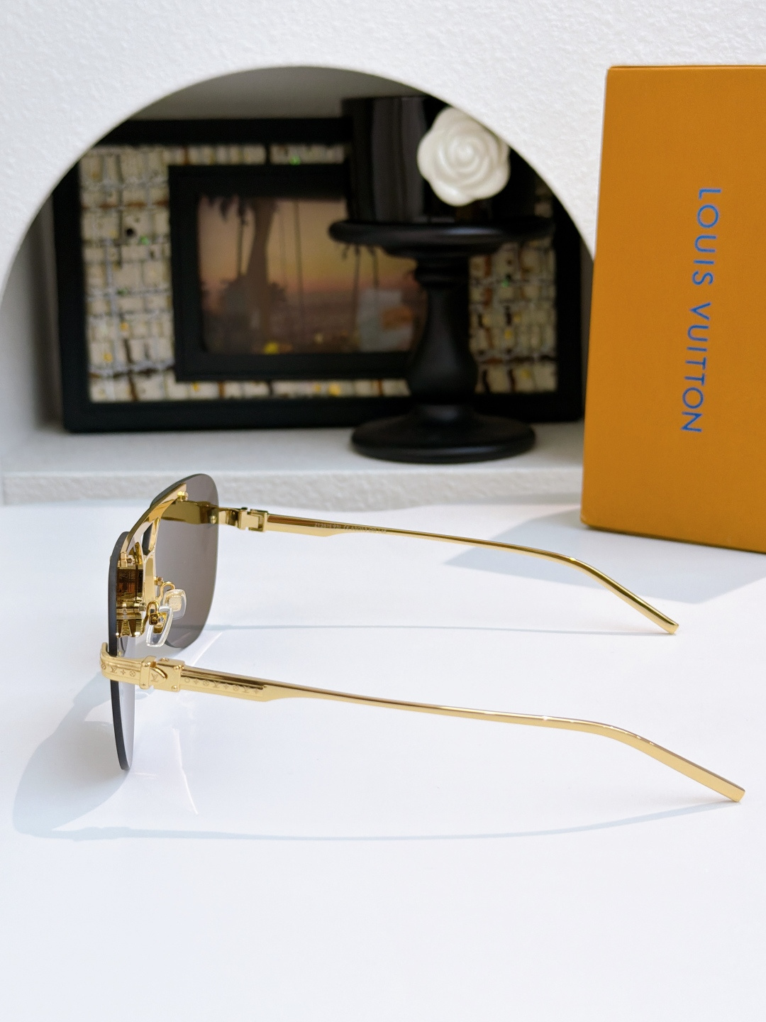 Louis Vuitton Sunglasses   LV 