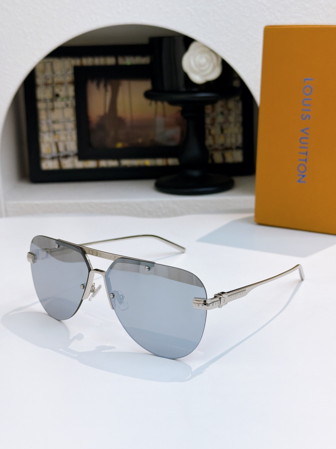 Louis Vuitton Sunglasses   LV 