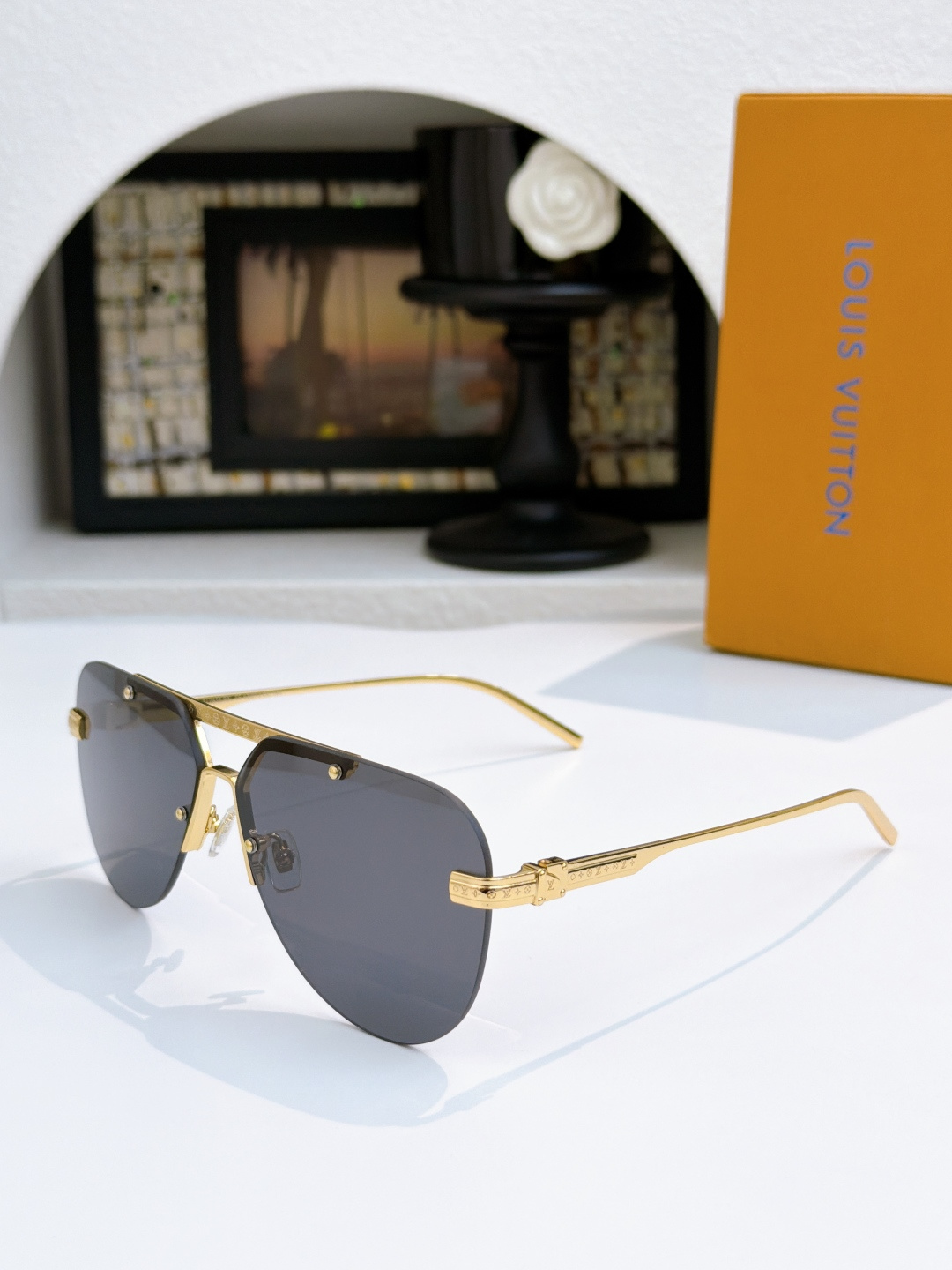 Louis Vuitton Sunglasses   LV 