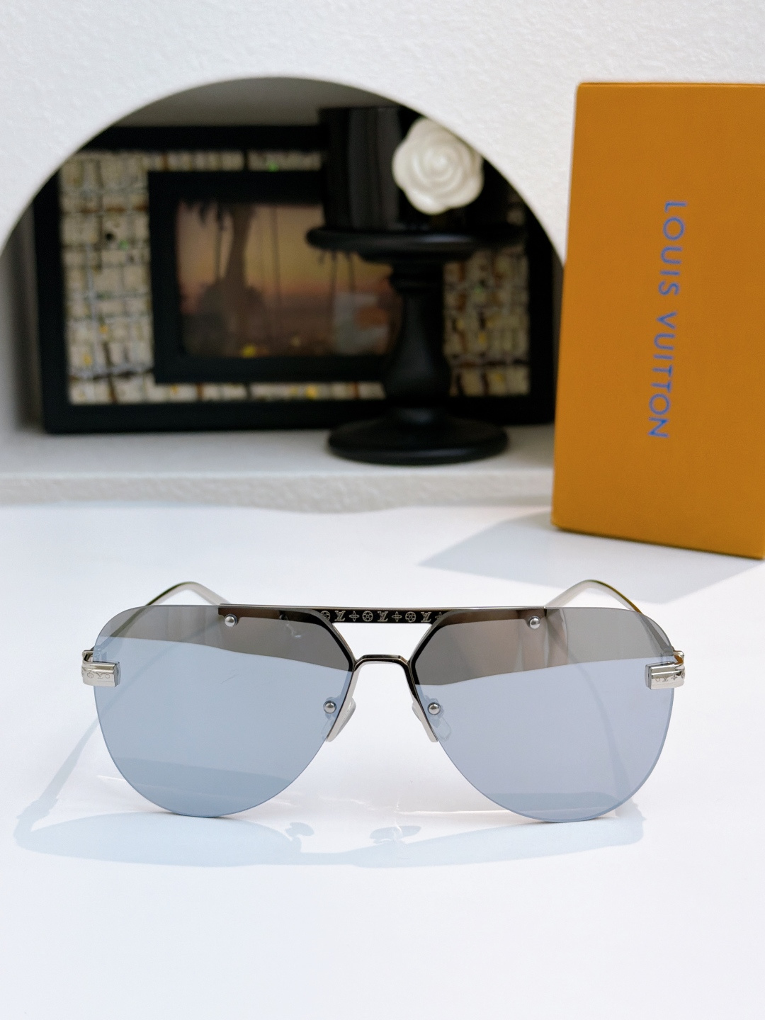 Louis Vuitton Sunglasses   LV 