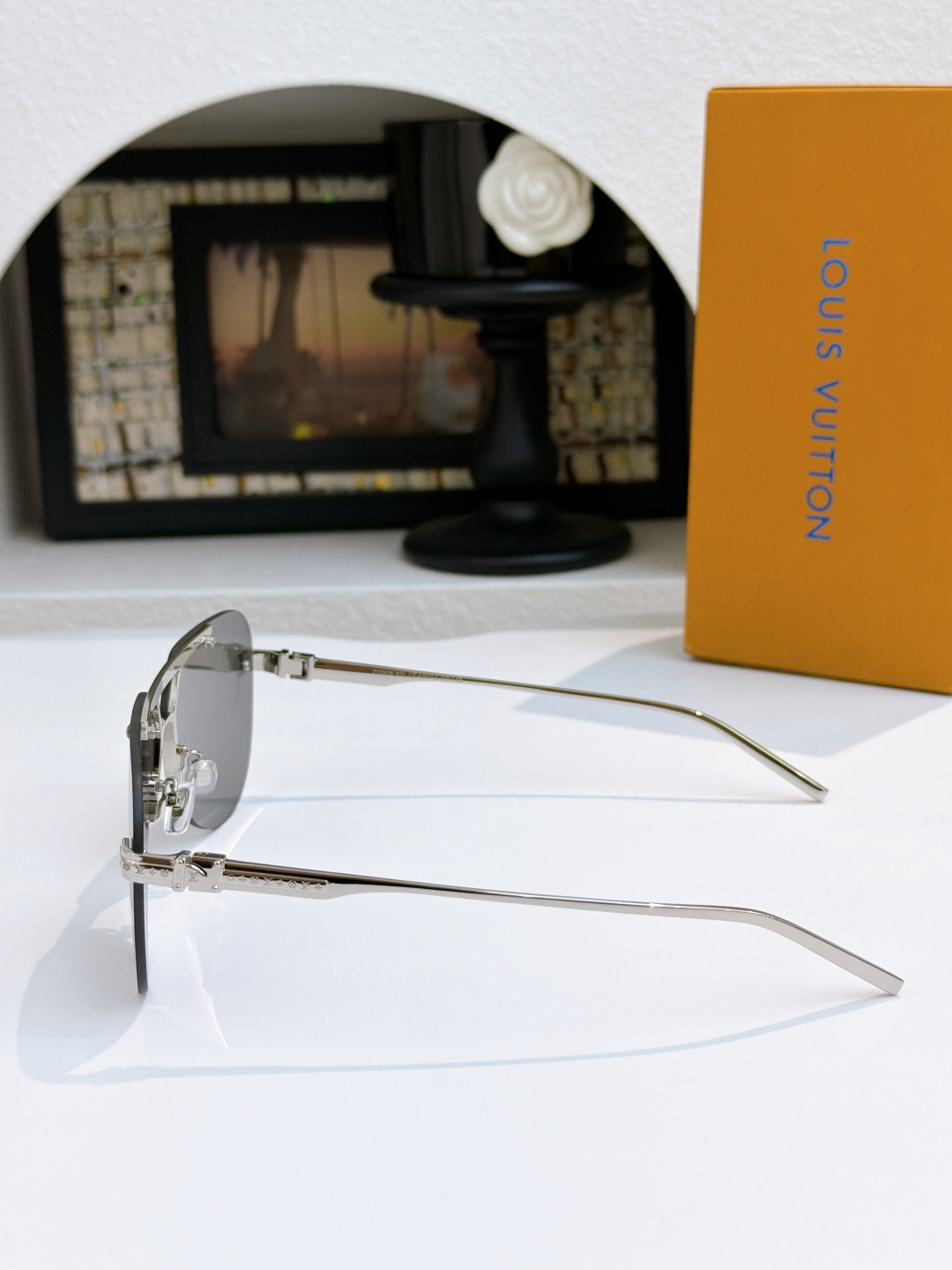 Louis Vuitton Sunglasses   LV 