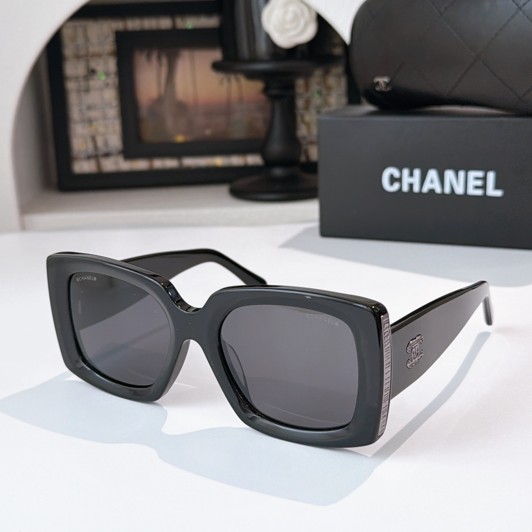 CHANEL Sunglasses
