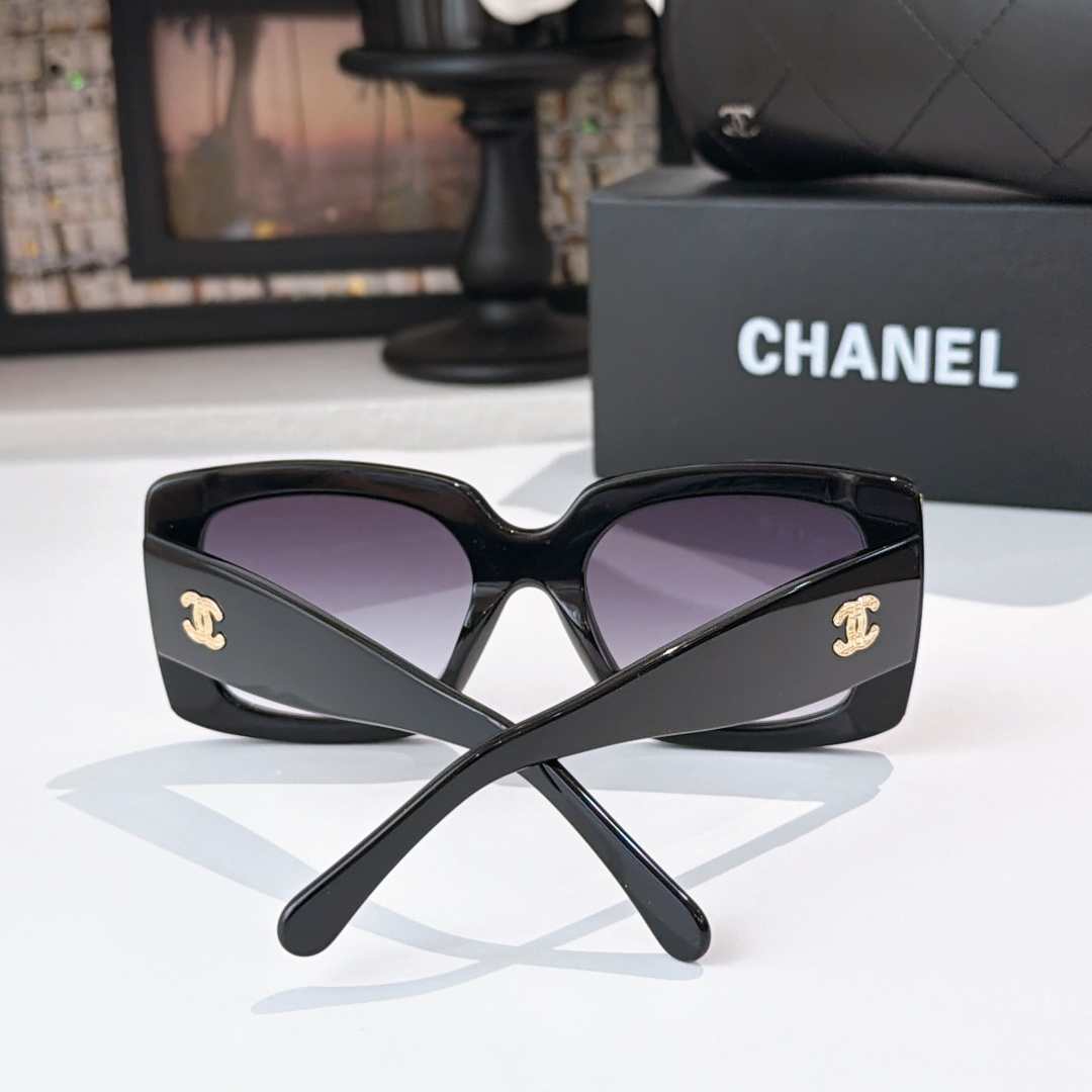 CHANEL Sunglasses