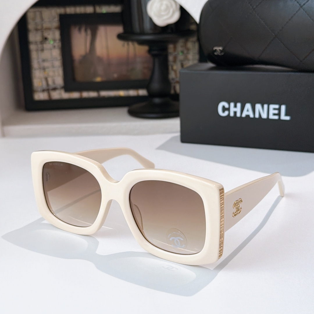 CHANEL Sunglasses