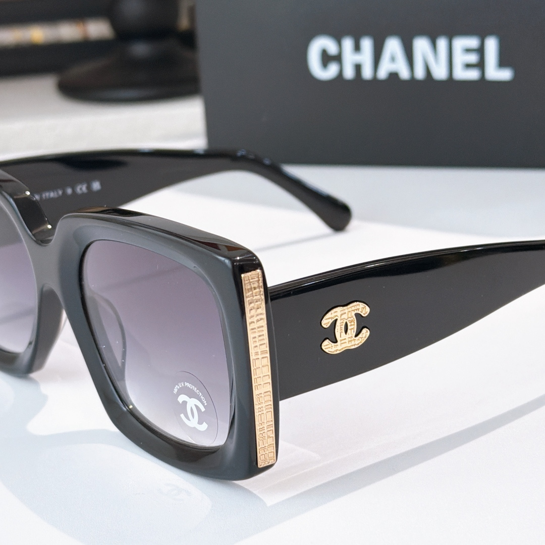 CHANEL Sunglasses
