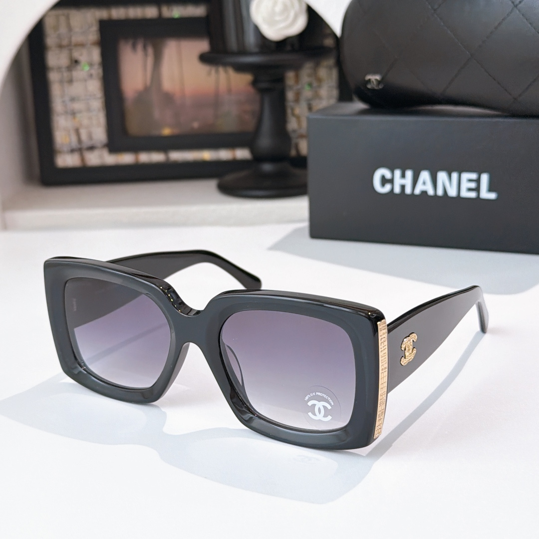 CHANEL Sunglasses
