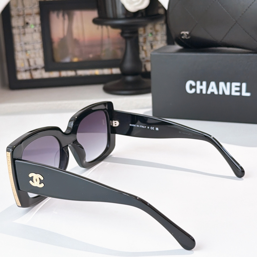 CHANEL Sunglasses