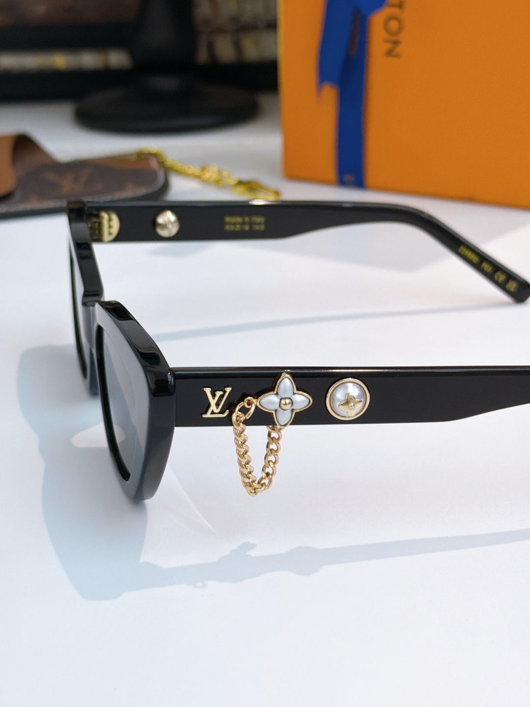 LOUIS VUITTO* MOD：Z2988 SIZE：53口18 145 重工艺技术 对扣铸件