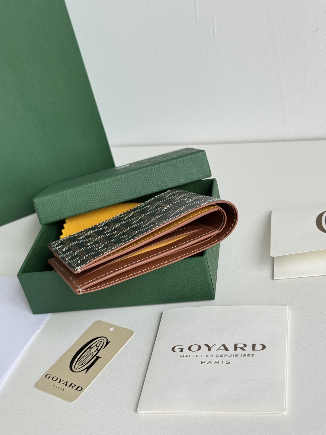 Goyard Bi-Fold Wallet, 8 Card Slots, Slim Design, Classic Style - 11x9 cm 4 cmp i1746268246883 5274 0 3