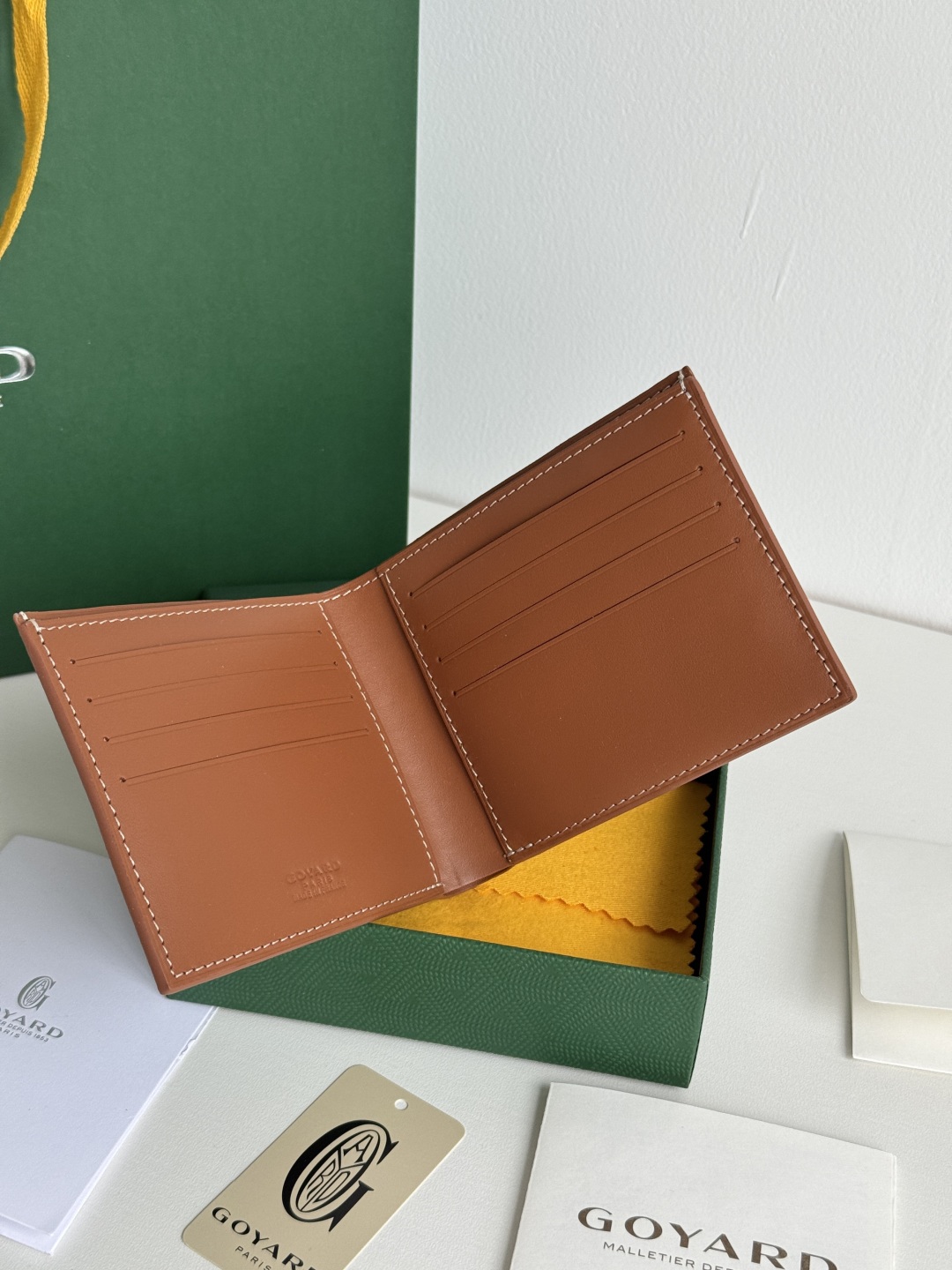 Goyard Bi-Fold Wallet, 8 Card Slots, Slim Design, Classic Style - 11x9 cm 7 cmp i1746268246883 5857 0 6
