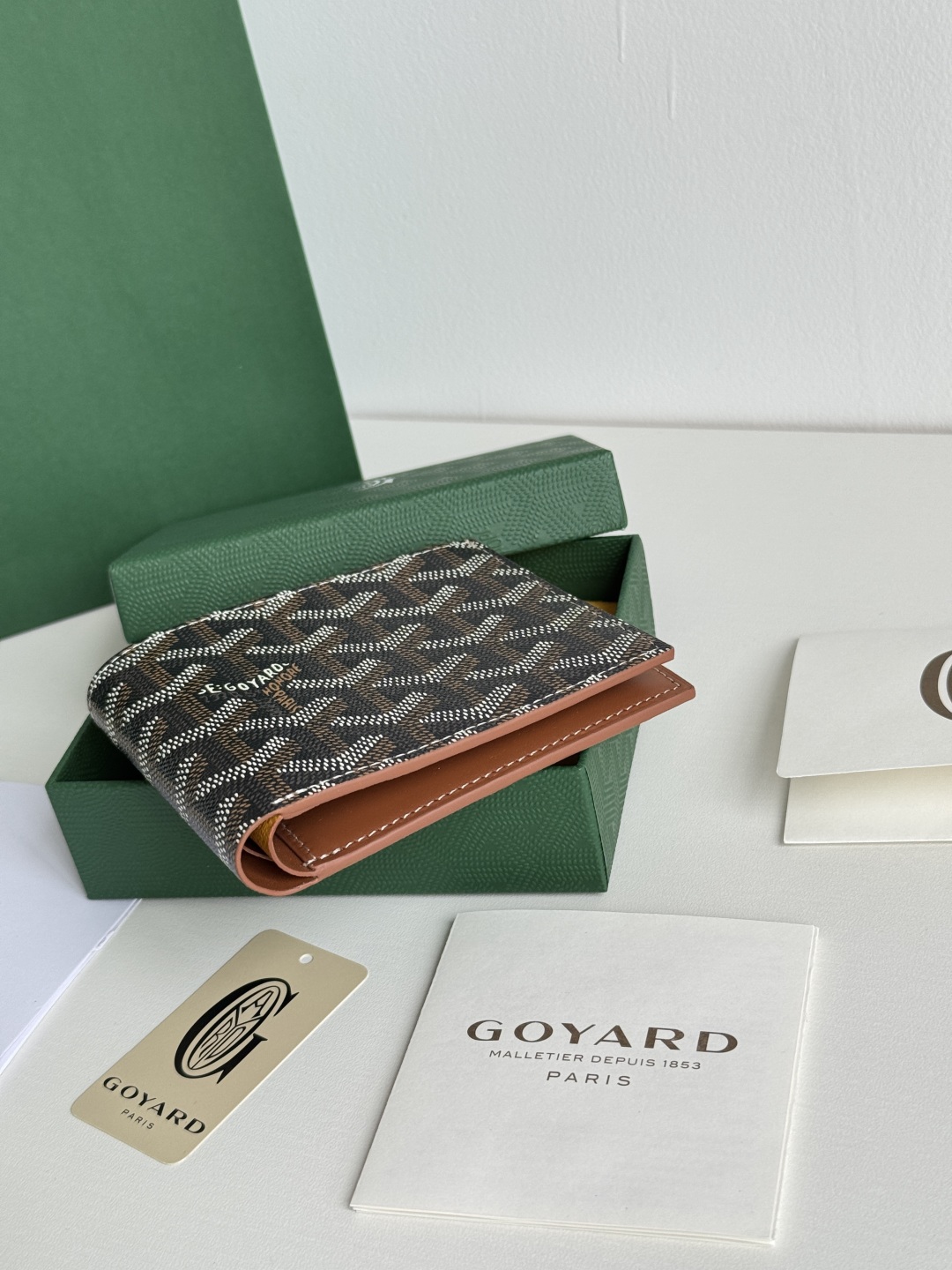 Goyard Bi-Fold Wallet, 8 Card Slots, Slim Design, Classic Style - 11x9 cm 5 cmp i1746268249964 5047 0 4