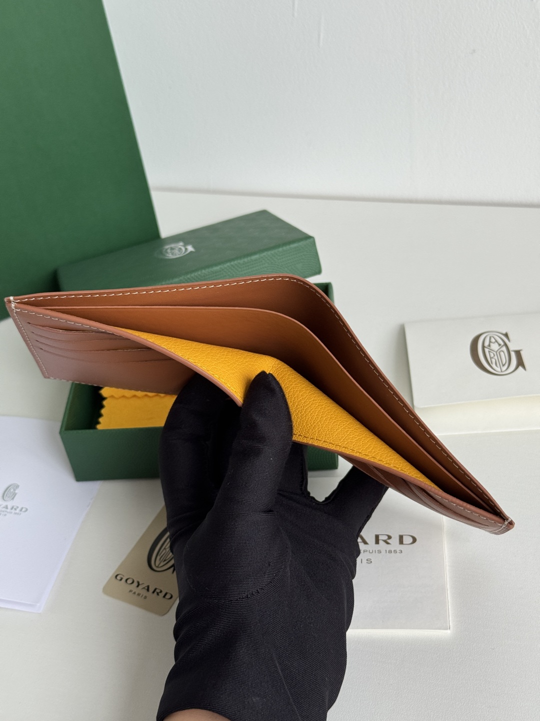 Goyard Bi-Fold Wallet, 8 Card Slots, Slim Design, Classic Style - 11x9 cm 9 cmp i1746268249974 394 0 8