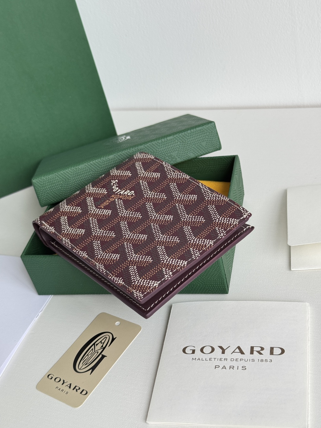 Goyard Bi-Fold Wallet with 8 Card Slots – Classic Design, Compact Size 6 cmp i1746268299671 9638 0 5