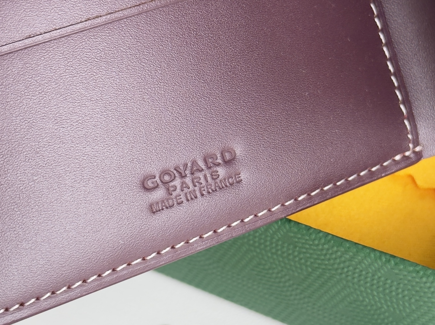 Goyard Bi-Fold Wallet with 8 Card Slots – Classic Design, Compact Size 8 cmp i1746268303284 6008 0 7