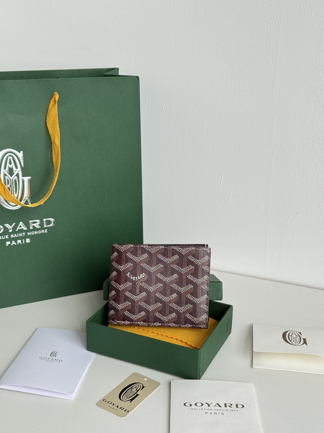 Goyard Bi-Fold Wallet with 8 Card Slots – Classic Design, Compact Size 1 cmp i1746268304808 4042 0 0