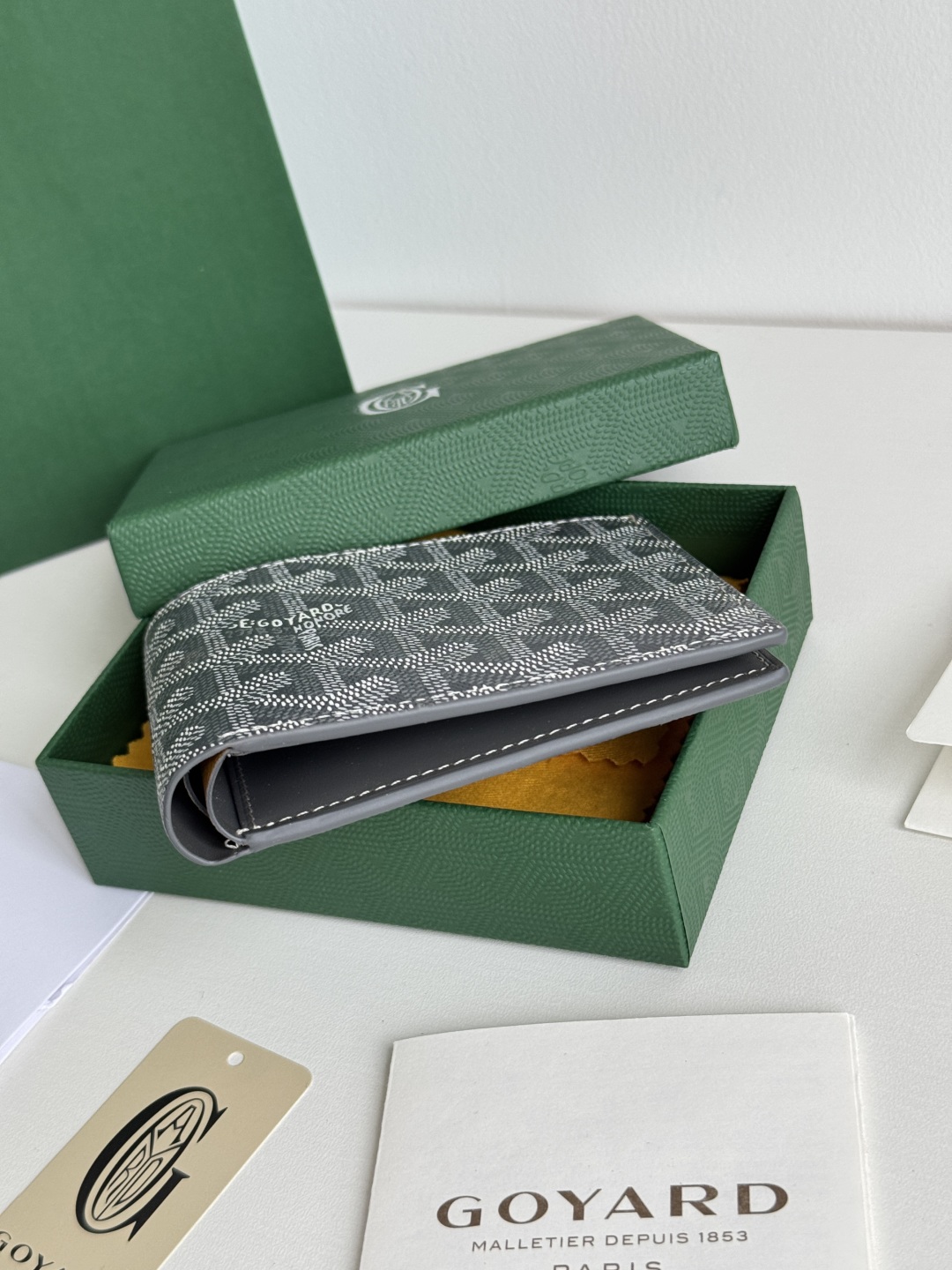 Goyard Wallet, Short Bifold with 8 Card Slots - Classic & Practical 6 cmp i1746268321581 2291 0 4