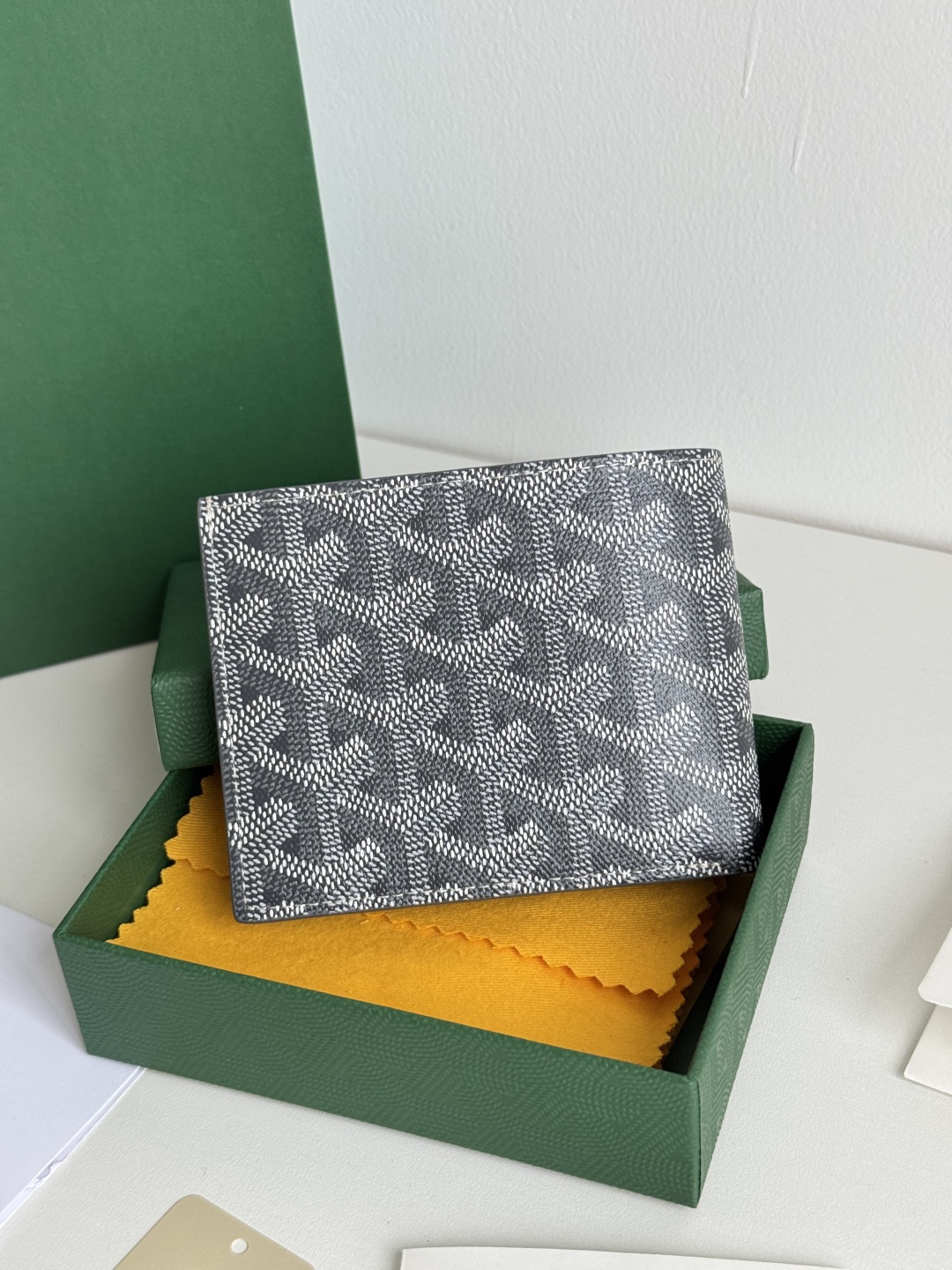 Goyard Wallet, Short Bifold with 8 Card Slots - Classic & Practical 4 cmp i1746268321585 3902 0 2