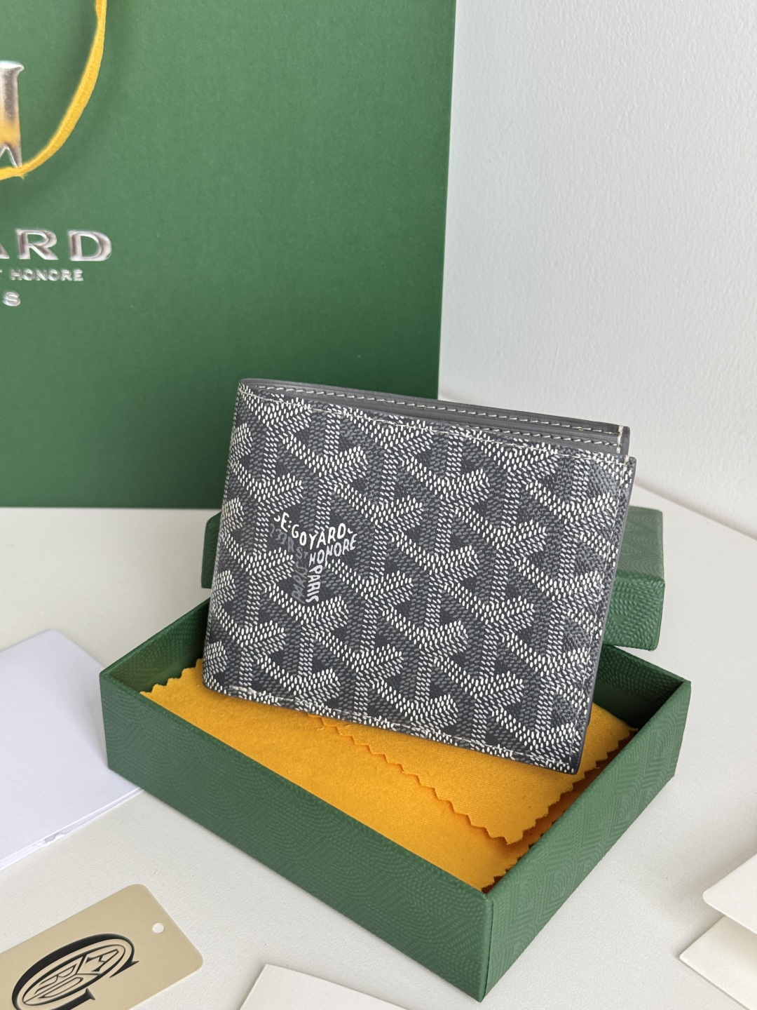Goyard Wallet, Short Bifold with 8 Card Slots - Classic & Practical 3 cmp i1746268321587 9307 0 1
