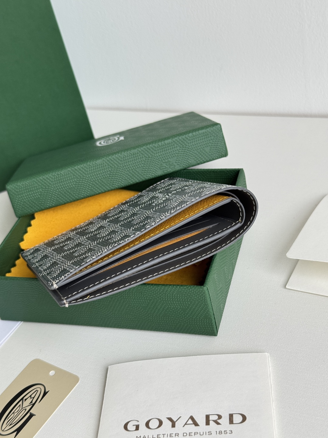 Goyard Wallet, Short Bifold with 8 Card Slots - Classic & Practical 5 cmp i1746268321589 8218 0 3