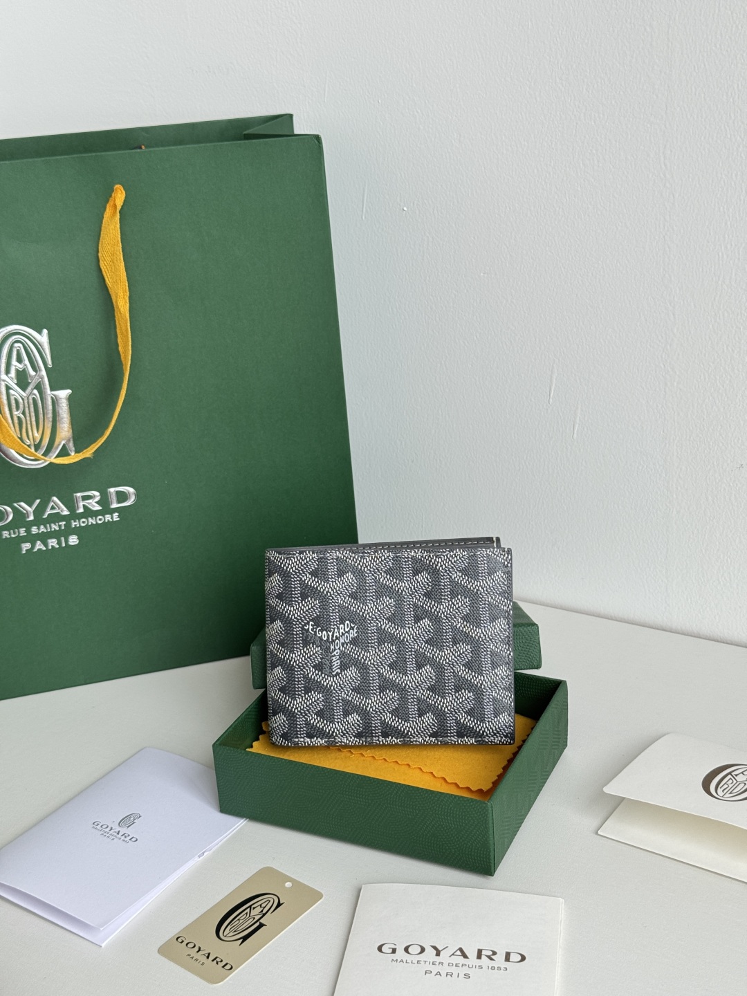 Goyard Wallet, Short Bifold with 8 Card Slots - Classic & Practical 2 cmp i1746268323696 1673 0 0