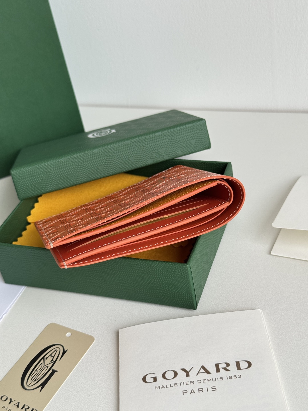 Goyard Bi-Fold Wallet, 8 Card Slots, Slim Design, Classic & Durable 5 cmp i1746268341224 4960 0 3