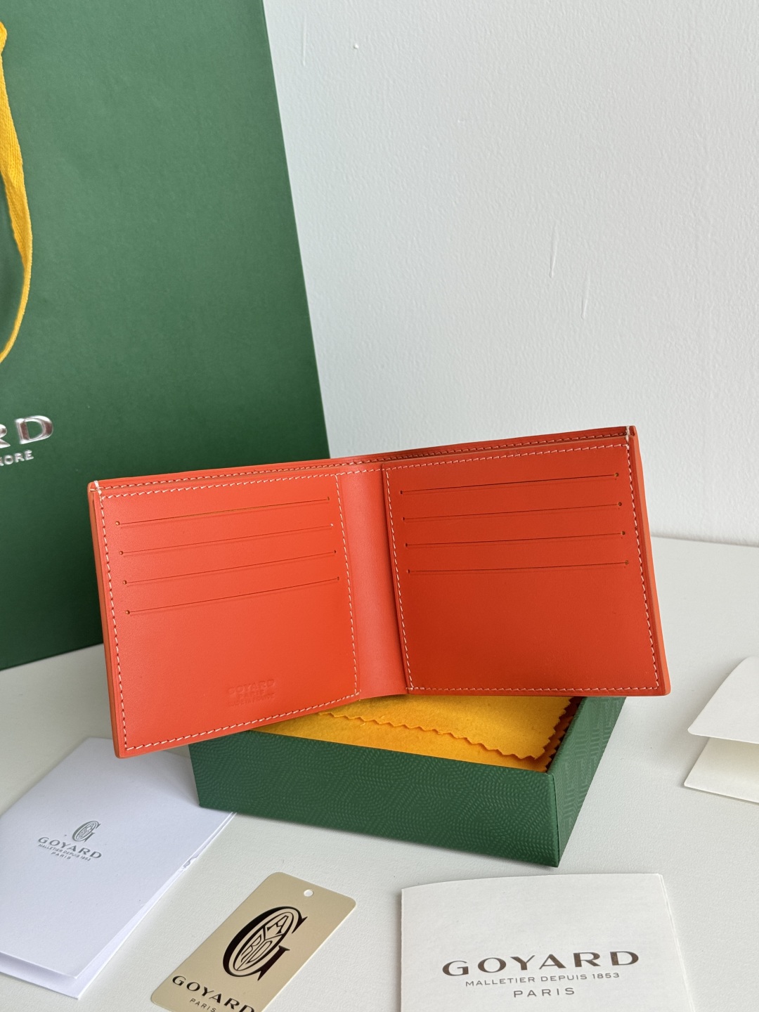 Goyard Bi-Fold Wallet, 8 Card Slots, Slim Design, Classic & Durable 8 cmp i1746268341231 4213 0 6