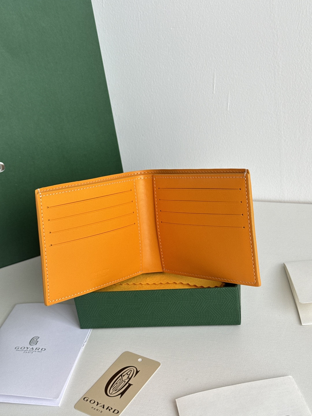 Goyard Bi-Fold Wallet with 8 Card Slots - Classic and Practical Design 8 cmp i1746268402728 8450 0 6