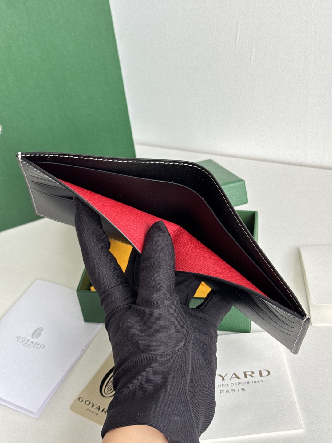 Goyard Bi-Fold Wallet with 8 Card Slots - Classic and Durable Design 9 cmp i1746268423080 5033 0 8