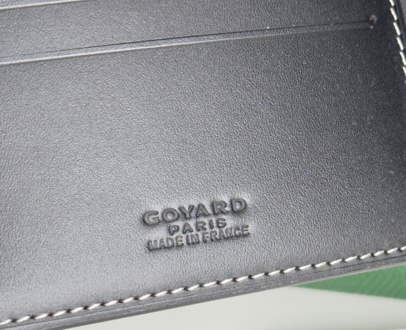 Goyard Bi-Fold Wallet with 8 Card Slots - Classic and Durable Design 8 cmp i1746268425474 1046 0 7