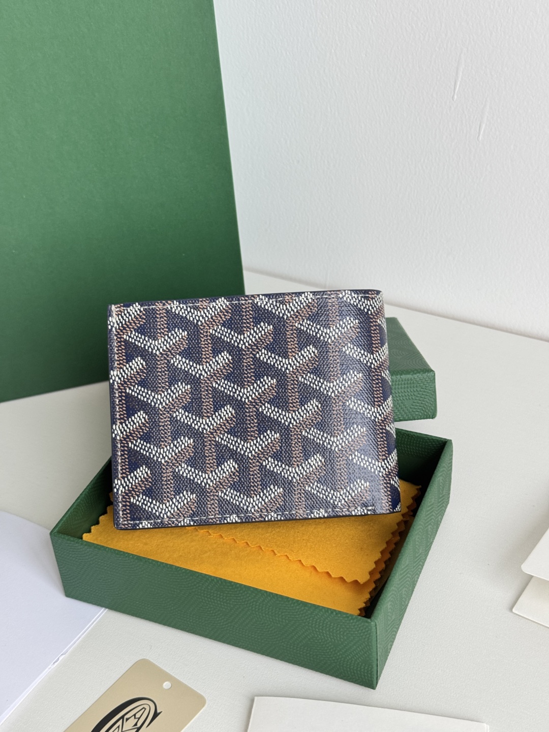 Goyard Bi-Fold Wallet with Card Slots - Classic Design, Compact Size 11*9 cm 4 cmp i1746268526508 1710 0 2