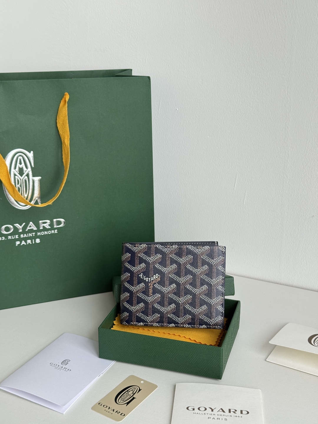 Goyard Bi-Fold Wallet with Card Slots - Classic Design, Compact Size 11*9 cm 2 cmp i1746268526510 9619 0 0