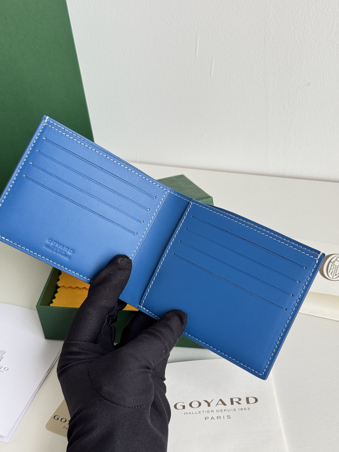 Goyard Bi-Fold Wallet, Card Holder with 8 Card Slots - Classic & Durable 8 cmp i1746268545833 1438 0 6