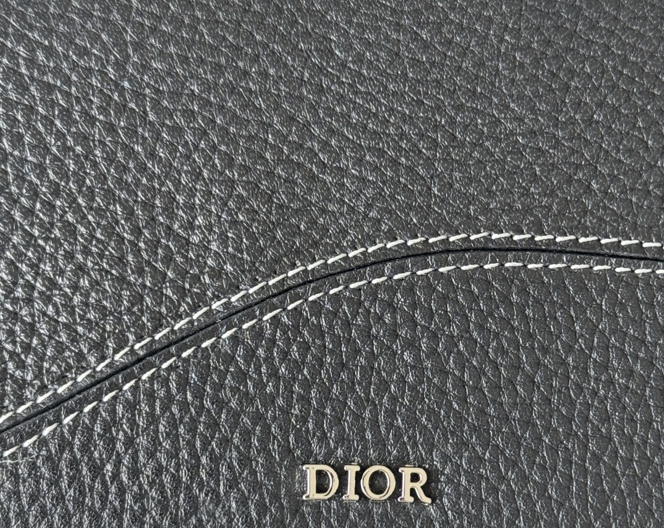 Dior dior 男包 马鞍拉链式长款钱包黑色细工镶嵌粒面牛皮革