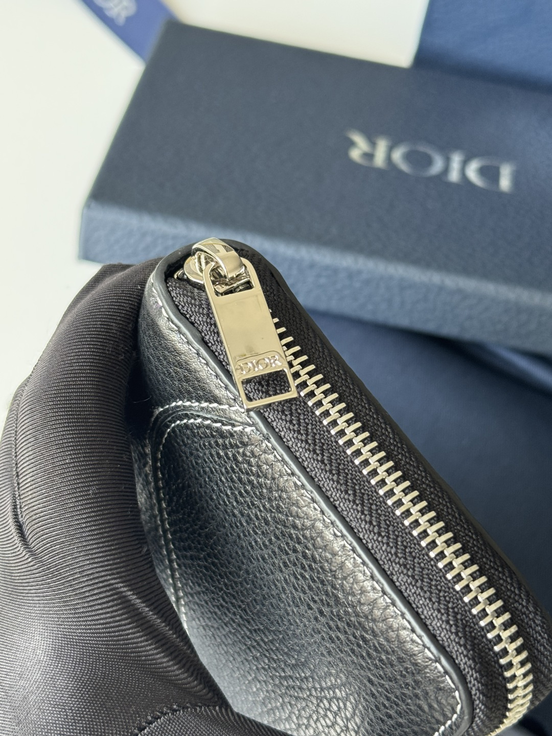 Dior dior 男包 马鞍拉链式长款钱包黑色细工镶嵌粒面牛皮革