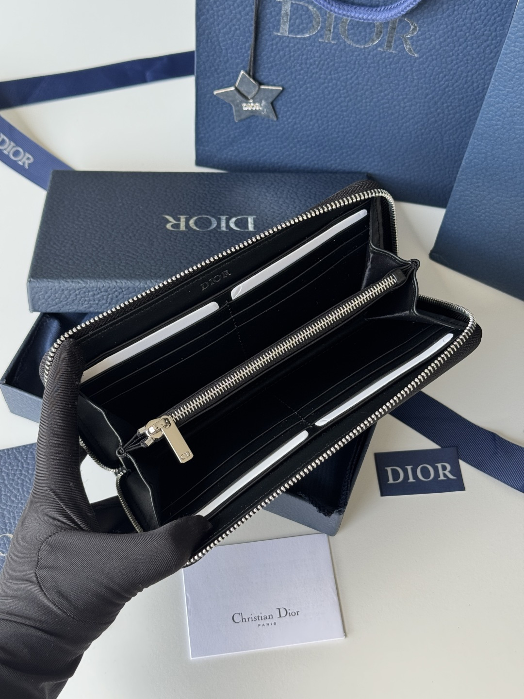 Dior dior 镂空设计
