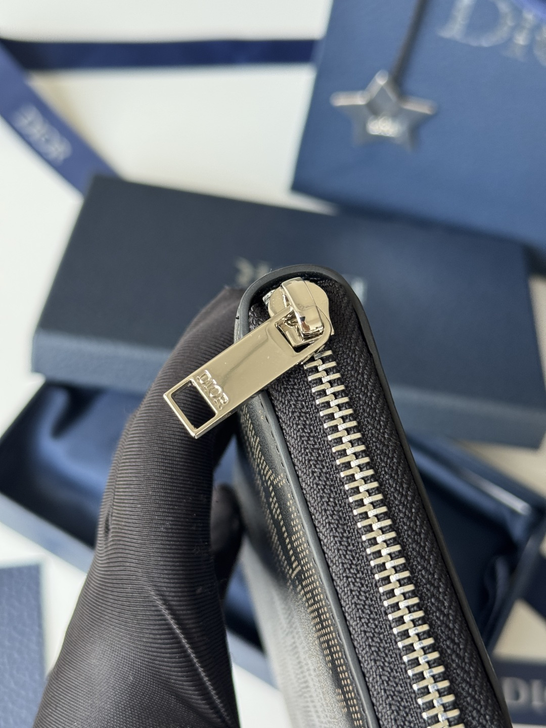 Dior dior 镂空设计