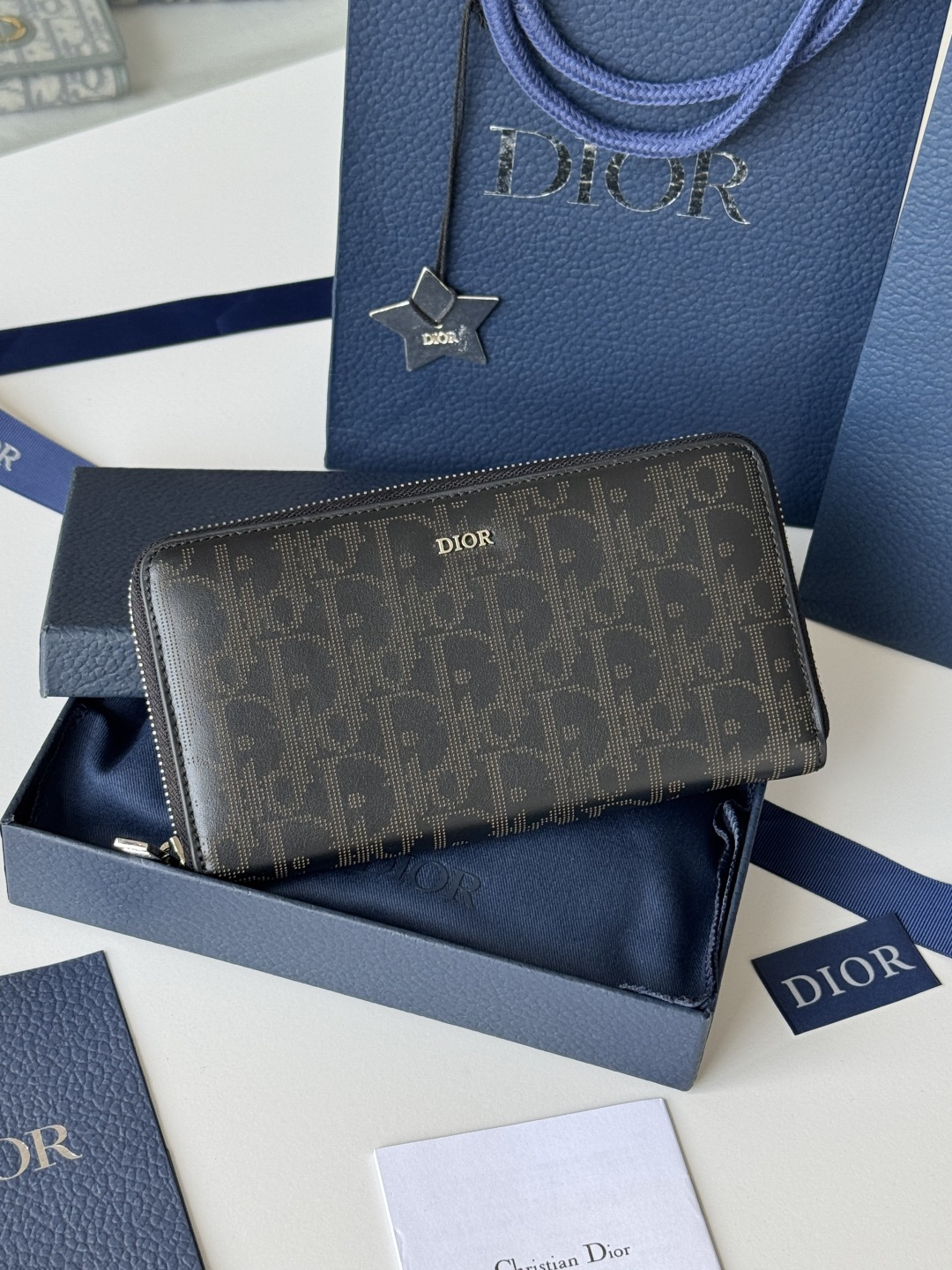 Dior dior 镂空设计