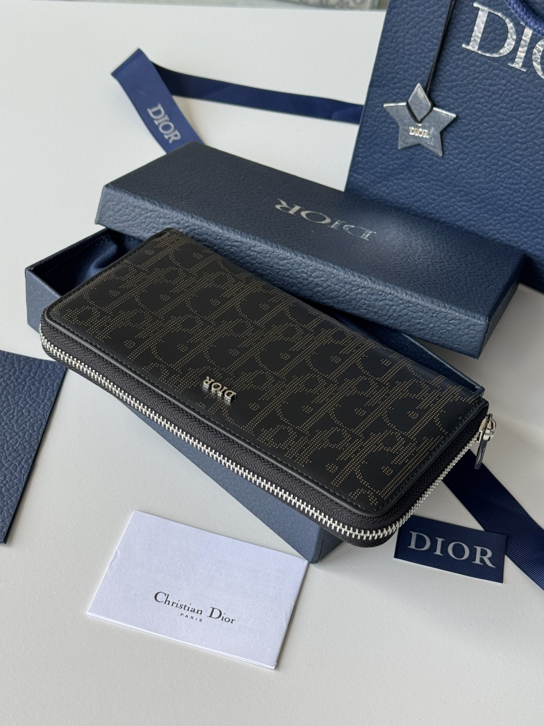 Dior dior 镂空设计
