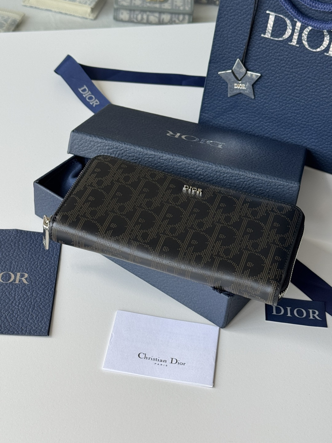 Dior dior 镂空设计