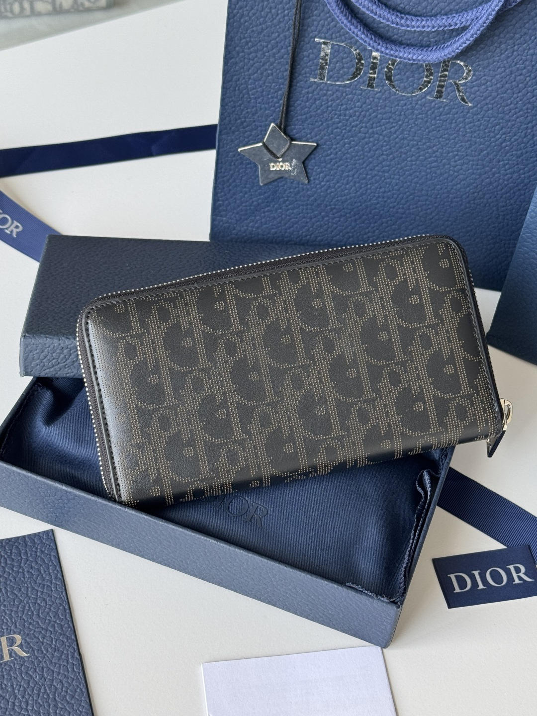 Dior dior 镂空设计