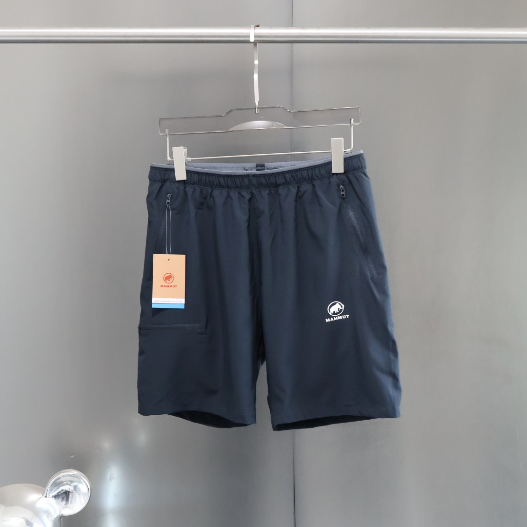 💰100高端品质！
🌳MAMMUT猛犸象夏季新款高端男士梭织三色户外短裤
户外多功能休闲裤 面料强悍如斯!手感细腻柔软，很有质感!防水透气速干亲肤 透气速干 运动B备上班休闲穿搭
版型上3d立体修身裁剪 裁剪非常复杂肉眼可见的好版型 上身有型不紧绷 活动自如
松紧腰带抽绳 穿脱方便不单调!两侧隐形口袋设计 耐磨抗皱具有J好的透气性能 让您在炎热夏天不闷热

颜色：黑色 卡其 沙尘黄  
尺码:  M-3XL
