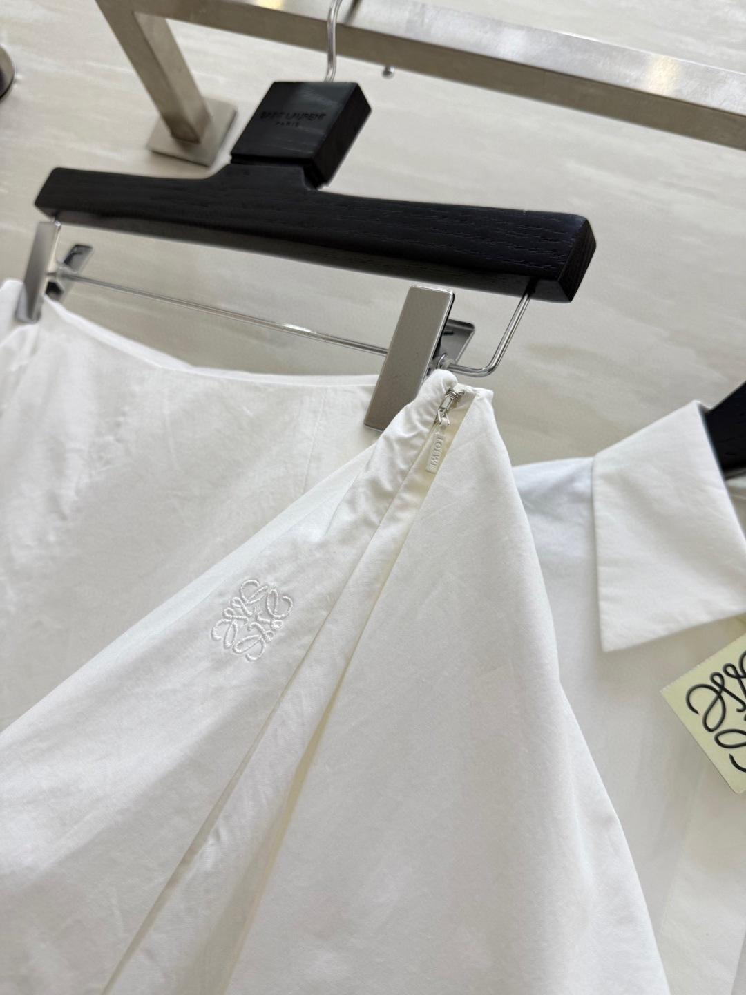 #Loew♡新款 法式文艺风套装 极简风抽绳 半裙腰间垂饰搭片绑带设计大增添了几分随性与优雅 衬衫宽松剪