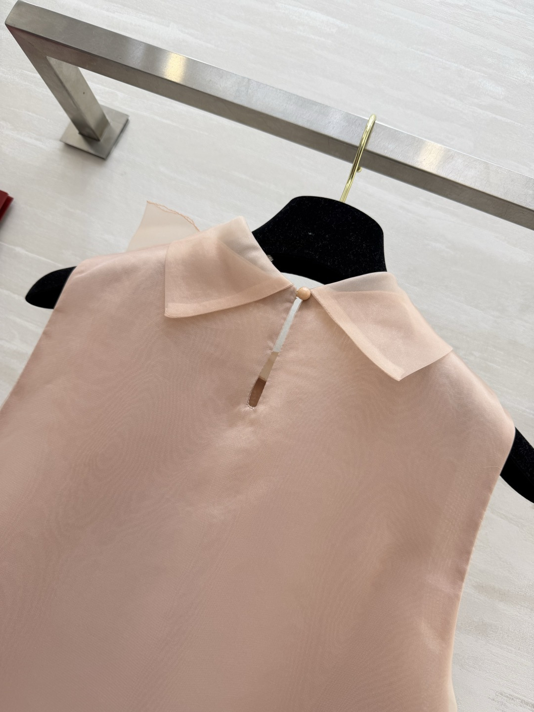 #Valentin♡²⁶裸粉欧根纱钉珠无袖连衣裙 人间富贵花本花 把温柔与贵气焊在身上 裸粉色欧根纱自带