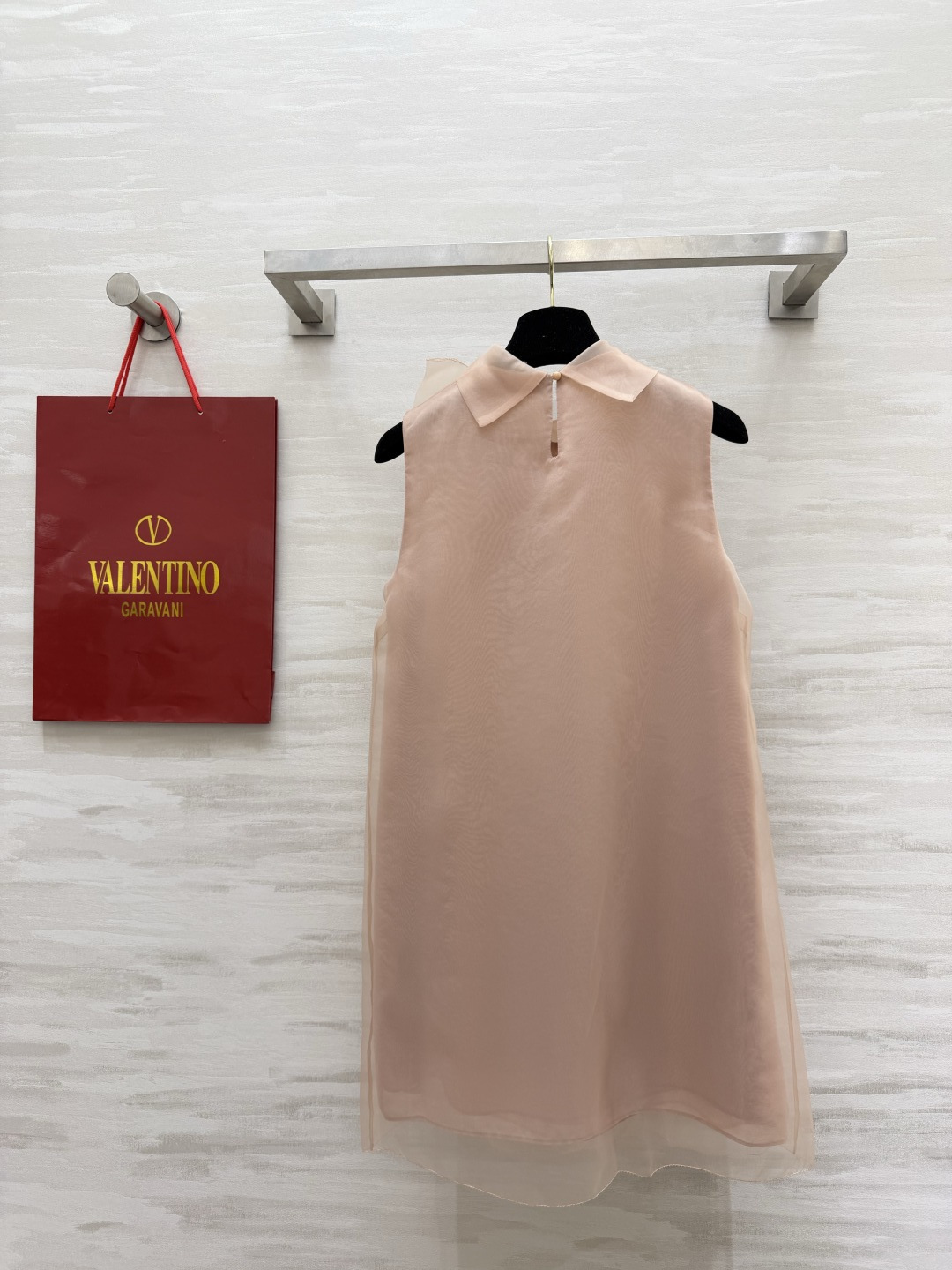 #Valentin♡²⁶裸粉欧根纱钉珠无袖连衣裙 人间富贵花本花 把温柔与贵气焊在身上 裸粉色欧根纱自带