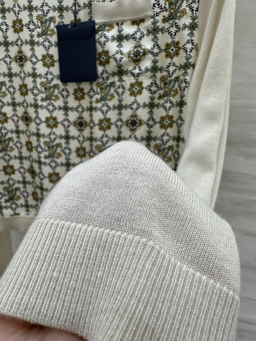 #Louis Vuitt♡²⁶复古印花拼接针织衫 老钱风穿搭天花板 米白软糯针织 复古满印真丝拼接 撞出