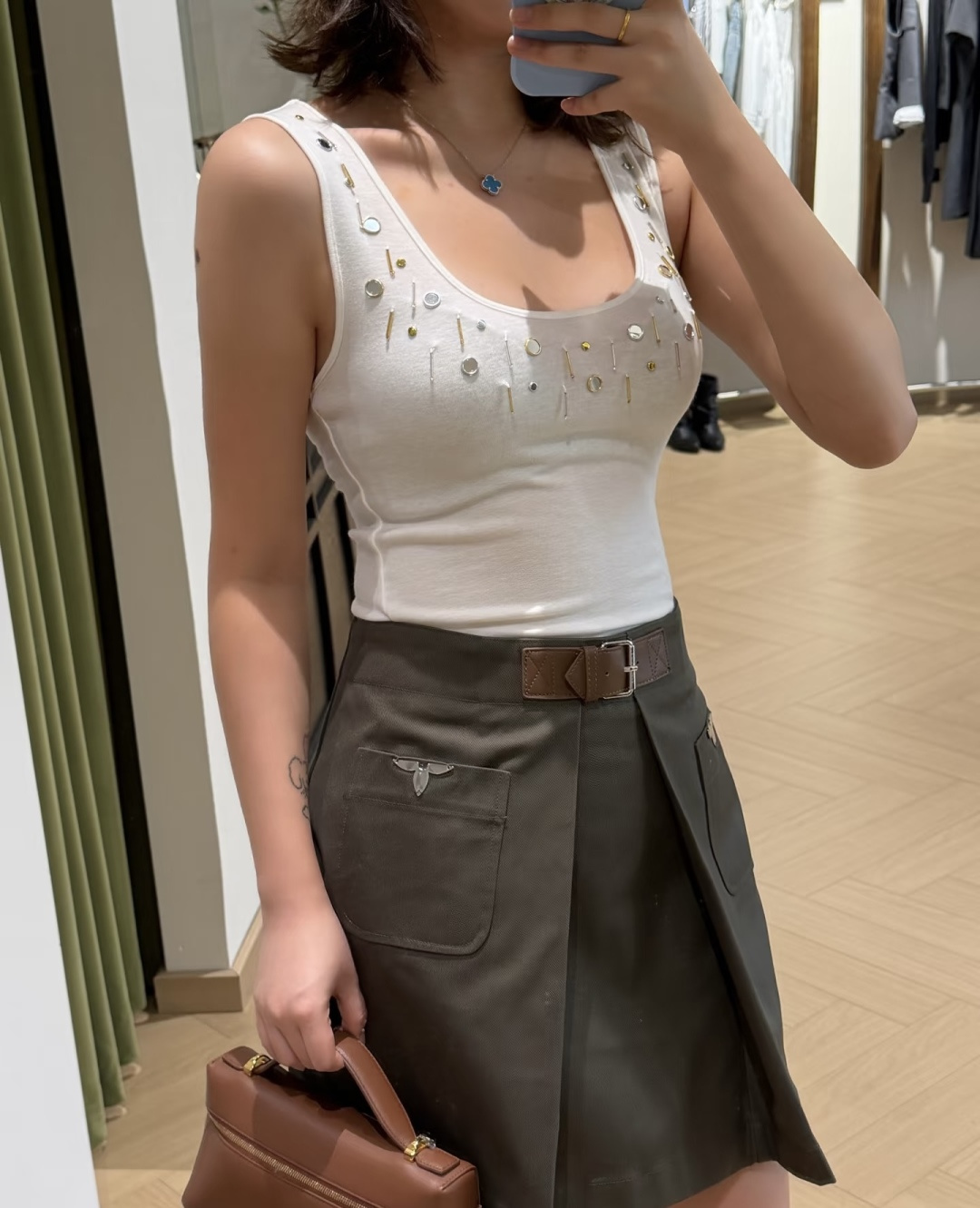 NO:803301,,,19860909,,,Women's clothing
