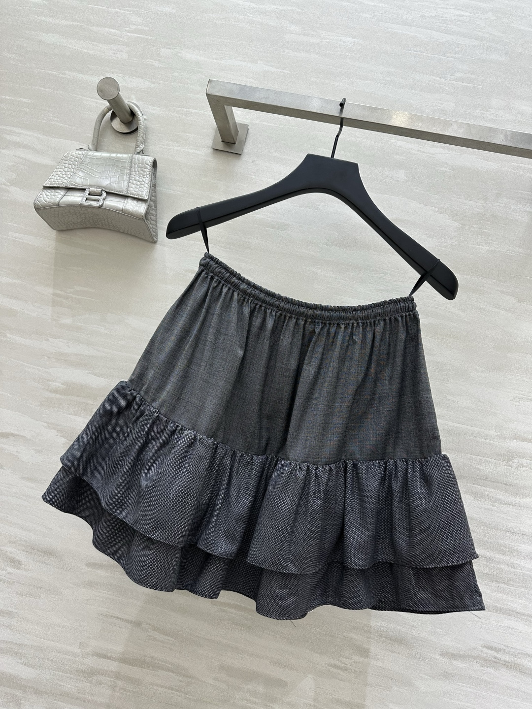 #Louis Vuitto♡²⁶灰调抽绳蛋糕半裙 甜妹本命款✨把甜酷感焊在身上的神仙半裙！灰调肌理感面料